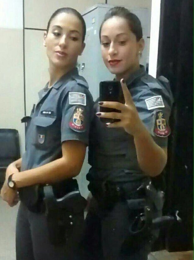 Vídeo da PM Renata que caiu na net gozando na siririca